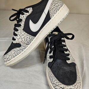 Nike Low Top Sneakers in Black & White Crackle